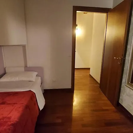 Marconi - Porta Leoni شقة