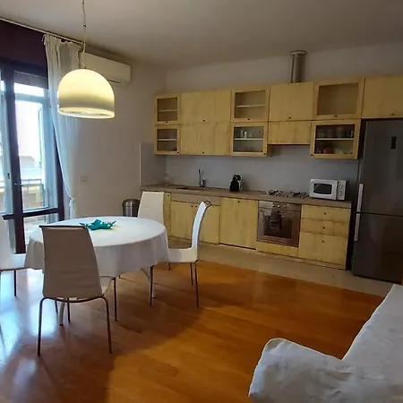 Marconi - Porta Leoni شقة